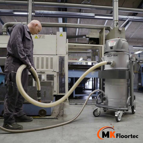 Nilfisk OIL230 E Industrial Vacuum Cleaner Oil, Coolant, Chip CB5014 + Full Kit