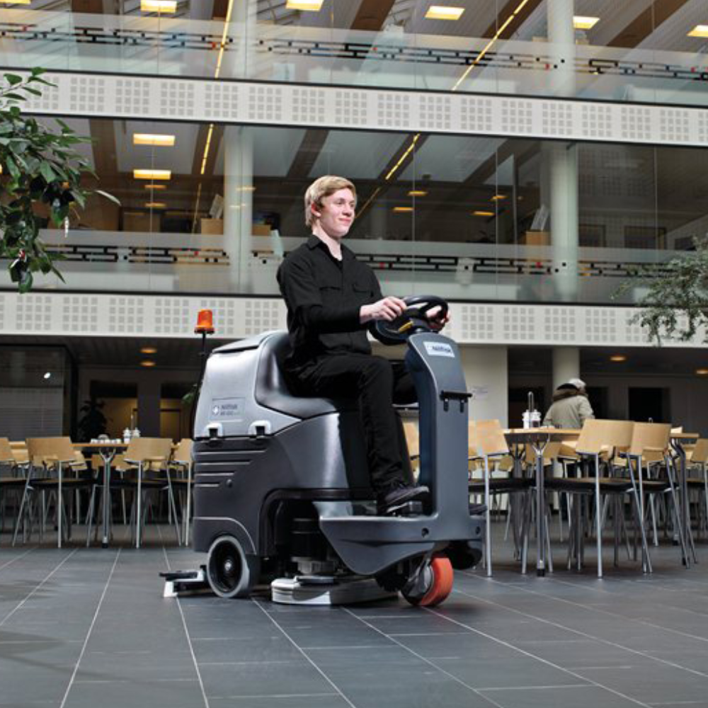 Nilfisk BR652 Ride On Battery Powered Scrubber Dryer With Charger