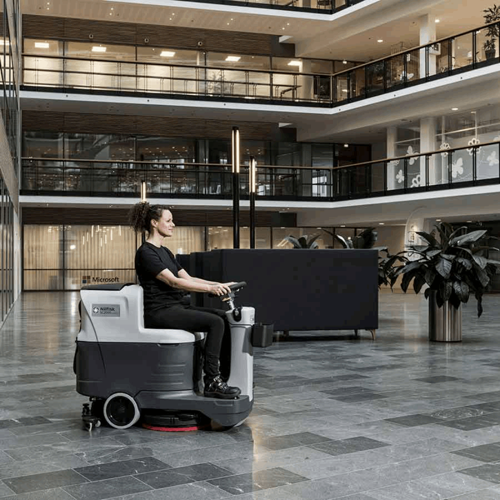 Nilfisk SC100 ride-on scrubber dryer CM9087411020-01